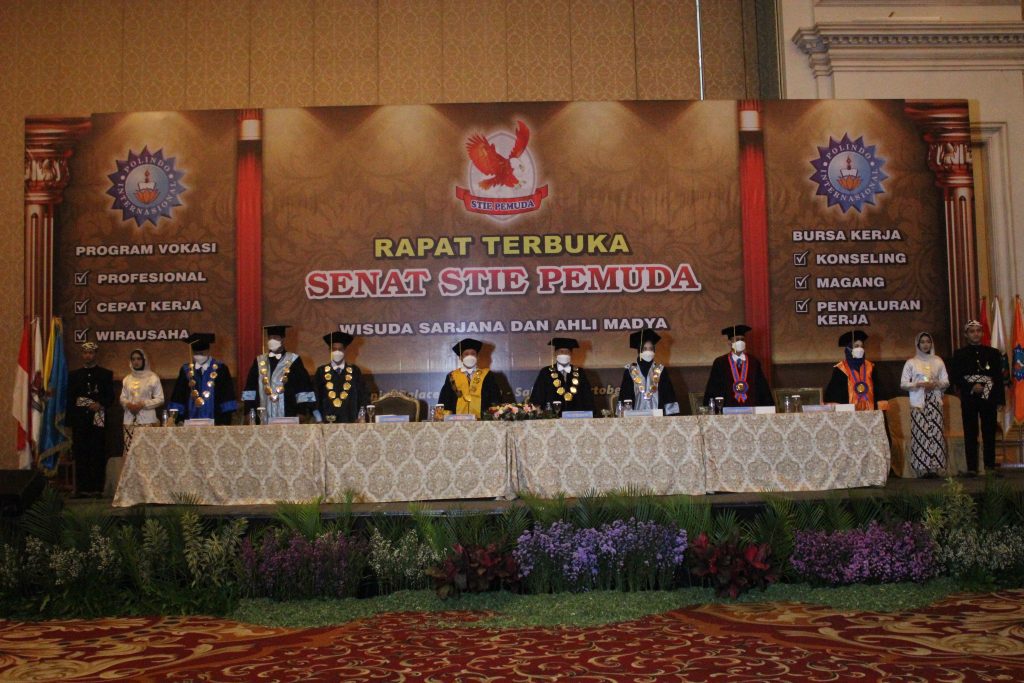 wisuda khidmat STIE Pemuda