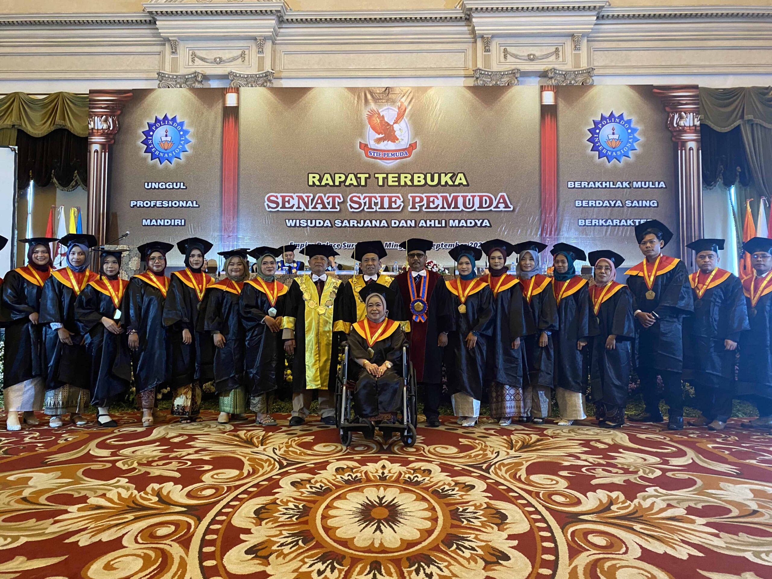 Foto Bersama Wisuda 2025