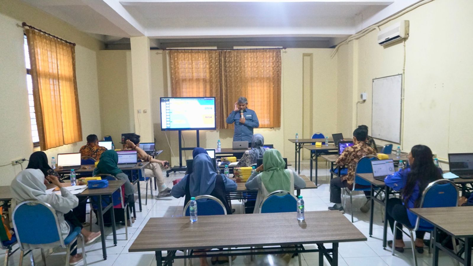 Suasana Pendampingan Dosen STIE Pemuda dalam Penyusunan Proposal Hibah