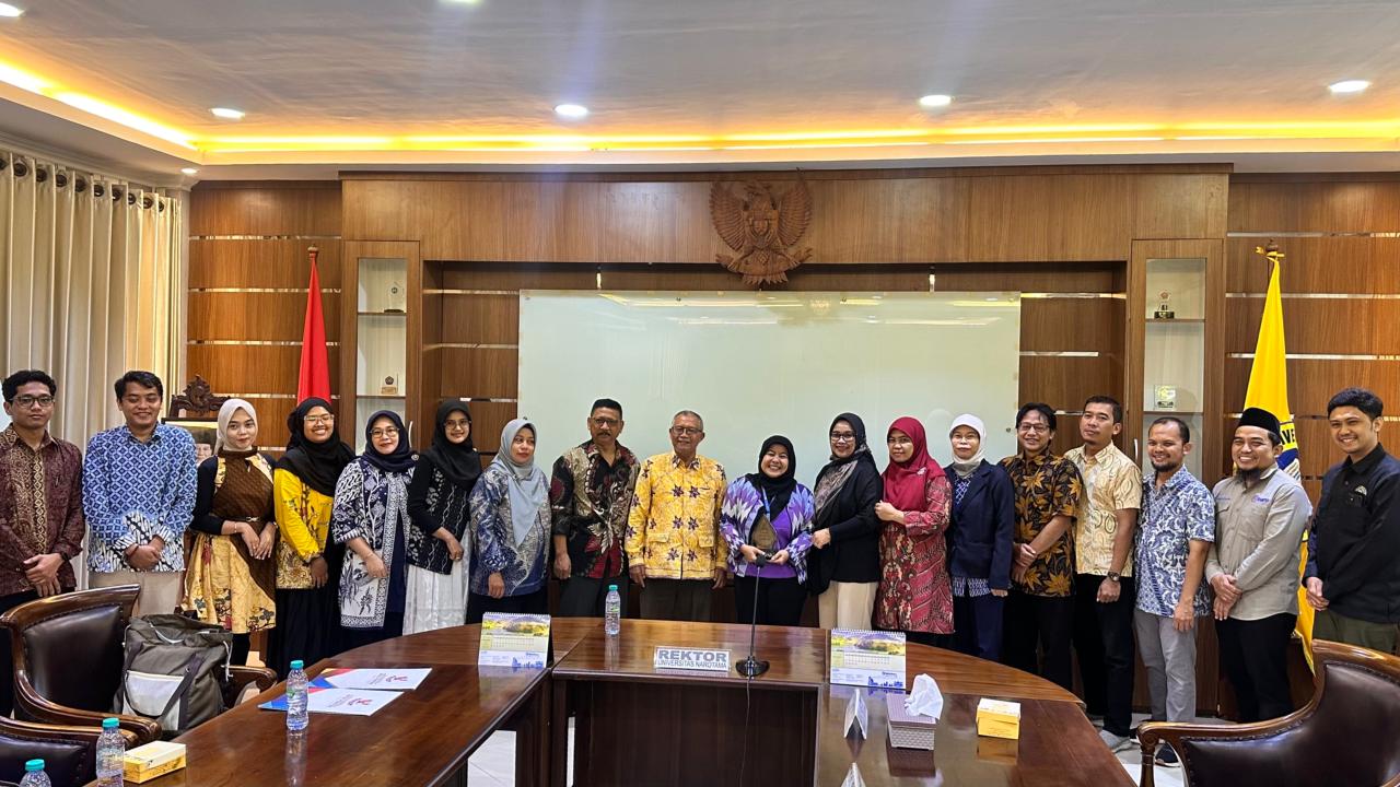 Sesi Foto Bersama STIE Pemuda dan Universitas Narotama